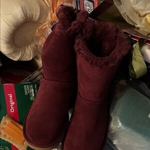 UGG Women's Ankle Boots in Burgundy 9 no box